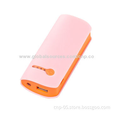 Universal Charger for iPhone, One USB Output Port, 4,400mAh Capacity
